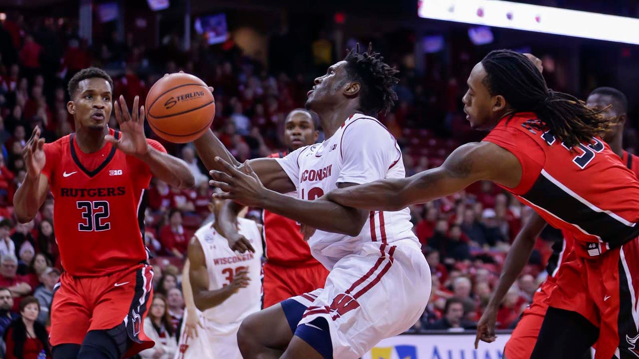 Hayes, Showalter lead Badgers to 72-52 win over Rutgers